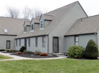 25 Montrose Dr, Stratham, NH 03885-2460