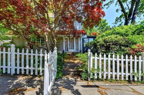 26 Barberry Hill Rd, Providence, RI 02906-3320