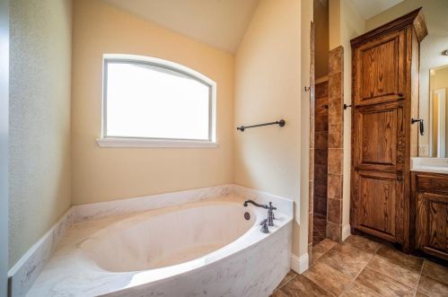 7000 Mossycup Ln, Fort Worth TX  76182-3674 exterior