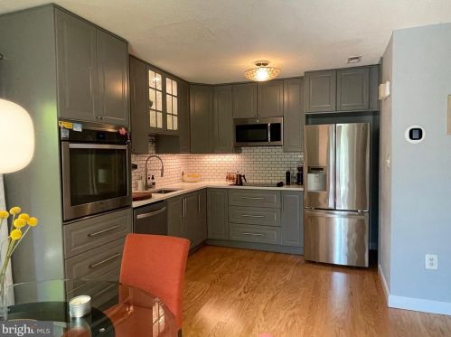 1347 Northgate Sq, Herndon, VA 20190-3709