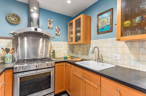 919 Alisos St, Santa Barbara, CA 93103-2405