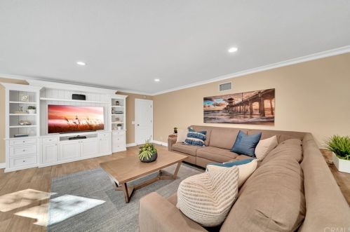 8588 Trinity River Cir, Santa Ana CA 92708-5535 exterior