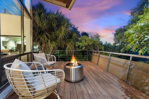 1101 Cyn Edge Dr, Austin TX  78733-2005 exterior