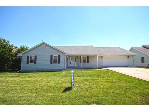 706 Jackson St, Maroa, IL 61756-9233