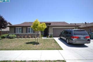 3134 Newport St, Visalia, CA 93291-8025