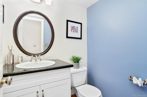 7166 Bentley Cir, Englewood CO 80112-1186 exterior