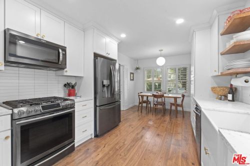 2470 Bywood Dr, Glendale CA  91206-4725 exterior