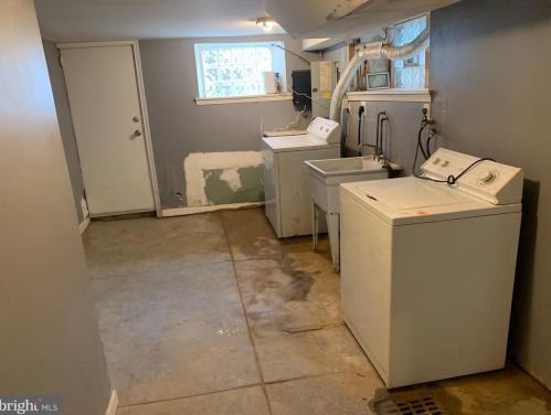 4922 10th St, Philadelphia PA  19141-3902 exterior