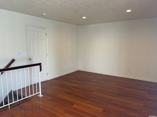 7732 Briar Dr, Taylorsville, UT 84084-2810