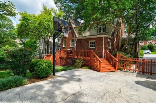 689 Cumberland Cir, Atlanta GA  30306-3256 exterior