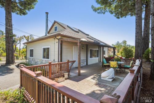 970 Cunningham Rd, Sebastopol, CA 95472-5525