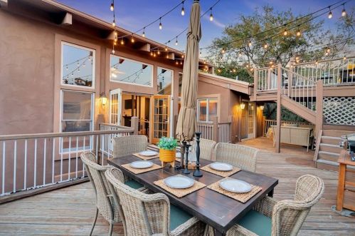 7037 Comanche Trl, Austin TX  78732-1006 exterior