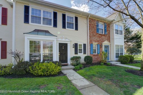 4 Sun Beau Ct, Tinton Falls NJ  07724-3825 exterior