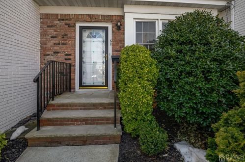 60 Wick Dr, Perth Amboy, NJ 08863-1444