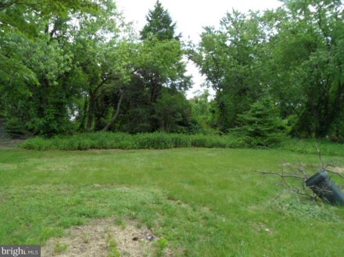 1032 Perkins Ln, Beverly, NJ 08010-1614