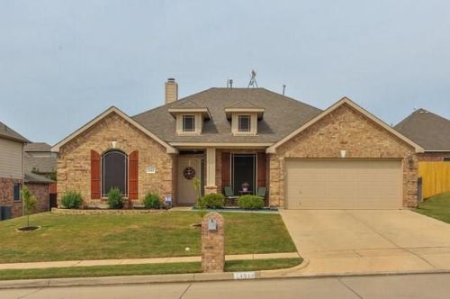 1313 Glenwood Dr, Azle, TX 76020-5156