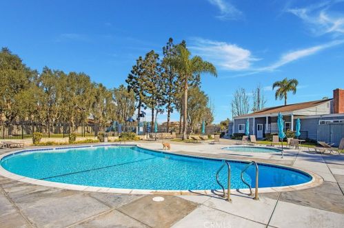 19745 Keswick Ln, Huntington Beach CA  92646-4246 exterior