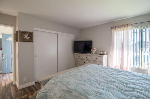 6875 Crest Ave, Riverside CA  92503-1162 exterior