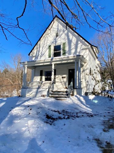 17 Burton St, Mexico, ME 04257-1513