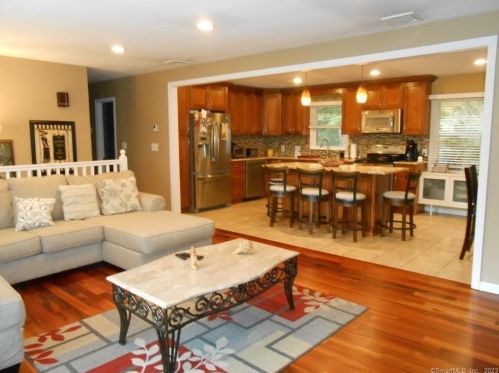 63 Rocks Rd, Norwalk CT  06851-2918 exterior