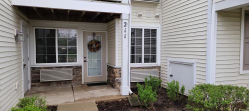 211 Silverstone Dr, Carpentersville, IL 60110-1134
