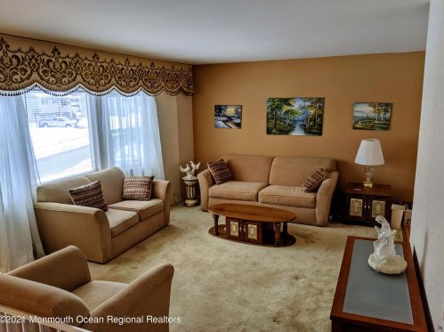 14 Daniel Dr, Hazlet, NJ 07730-2021