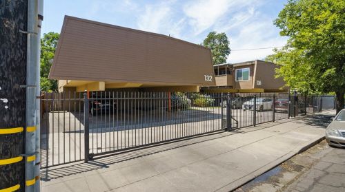 136 Vine St, Stockton, CA 95202-1025