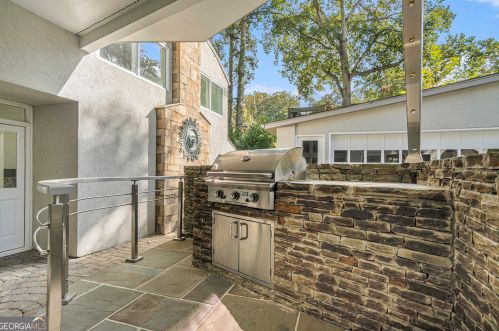 887 Berkshire Rd, Atlanta GA  30324-4929 exterior