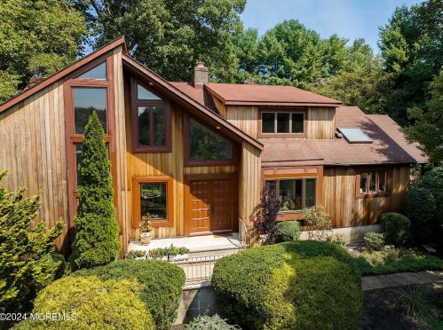 7 Wagon Way, Holmdel Village, NJ 07733-1226