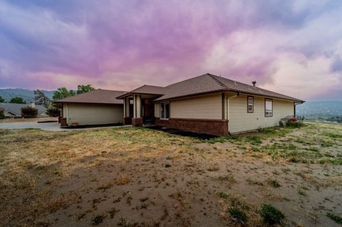 23501 Dart Dr, Tehachapi, CA 93561-9126