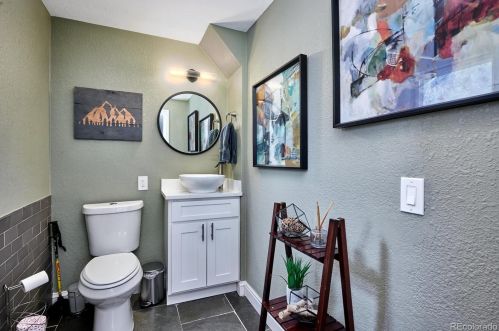 5564 Mansfield Ave, Denver CO  80237-1064 exterior