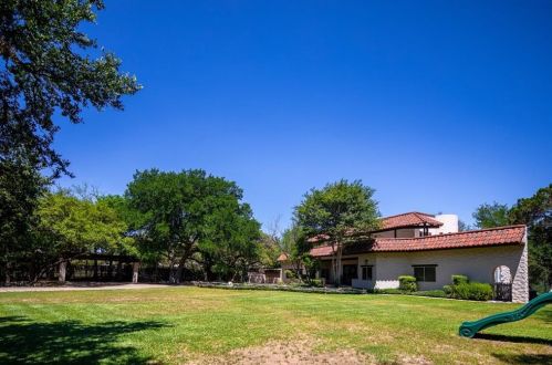716 Commons Frd Rd, Austin TX  78733-2410 exterior