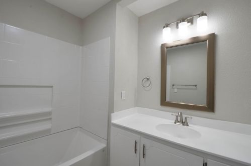 842 Vermont Ave, Los Banos CA 93635-3316 exterior