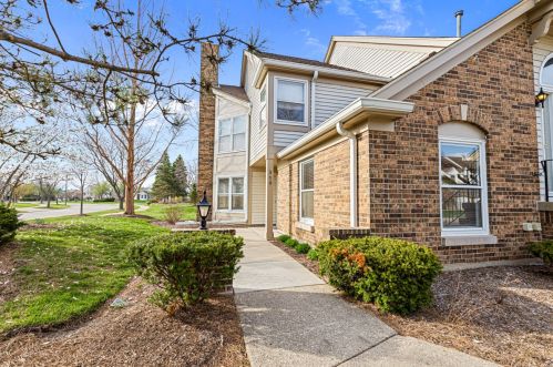 370 Satinwood Ct, Buffalo Grove, IL 60089-6611
