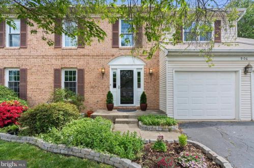 906 Broad Oaks Dr, Herndon, VA 20170-3600