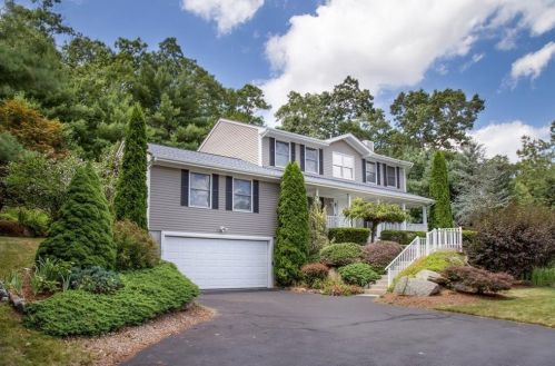 10 Mathew Dr, Providence, RI 02919-1644