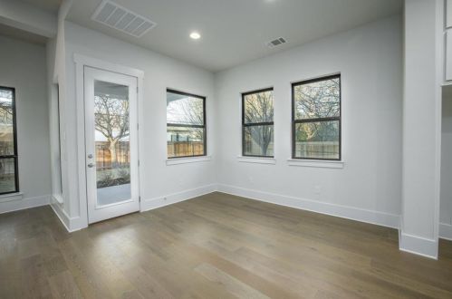 2011 Belford Dr, Austin TX  78757-8207 exterior