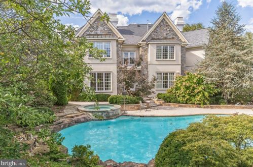 10447 New Ascot Dr, Great Falls, VA 22066-3420