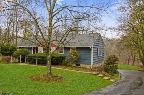 44 Pottersville Rd, Gladstone, NJ 07934-2095