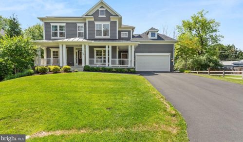2400 Hurst St, Falls Church, VA 22043-2917