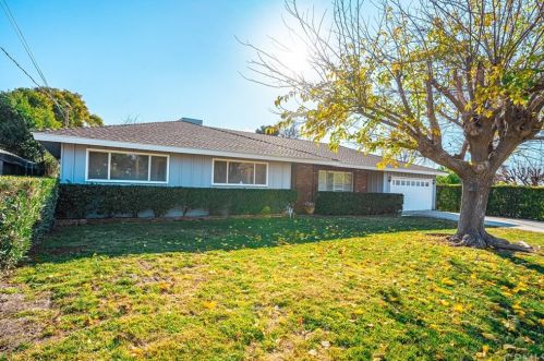 321 County Line Rd, Calimesa, CA 92320-1408