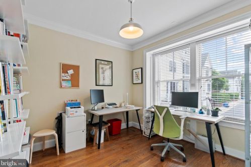 8916 Ct Way, Silver Spring MD 20910-2276 exterior