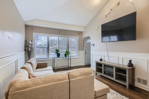 12604 State St, Chicago, IL 60628-7340
