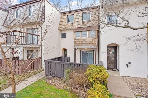 1629 Valencia Way, Herndon, VA 20190-4974