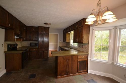 2842 Fontainebleau Dr, Atlanta GA  30360-1256 exterior