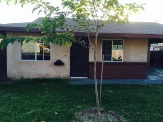 515 T St, Tulare, CA 93274-5733