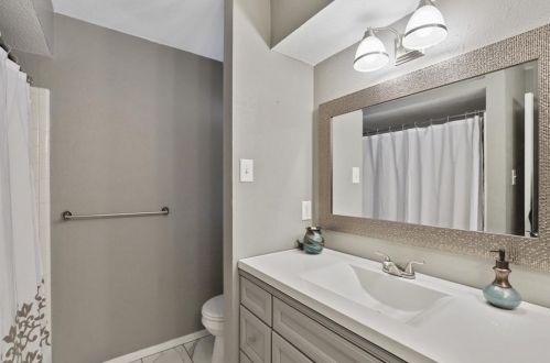 1413 Kingsbridge Dr, Garland TX 75040-3512 exterior