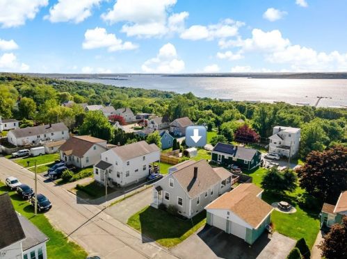 21 Blaisdell Ave, Tiverton, RI 02878-1007