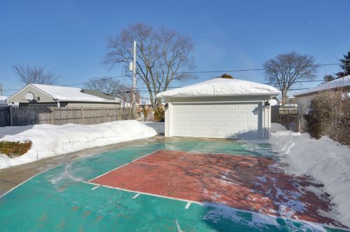 8293 Ozanam Ave, Niles IL  60714-2452 exterior