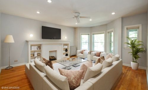 839 Lakeside Pl, Chicago, IL 60640-5112